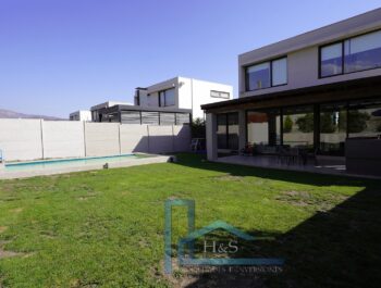 Casa Mediterránea – Condominio Aguas Claras, Piedra Roja
