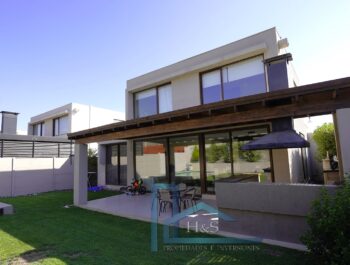 Casa Mediterránea – Condominio Aguas Claras, Piedra Roja