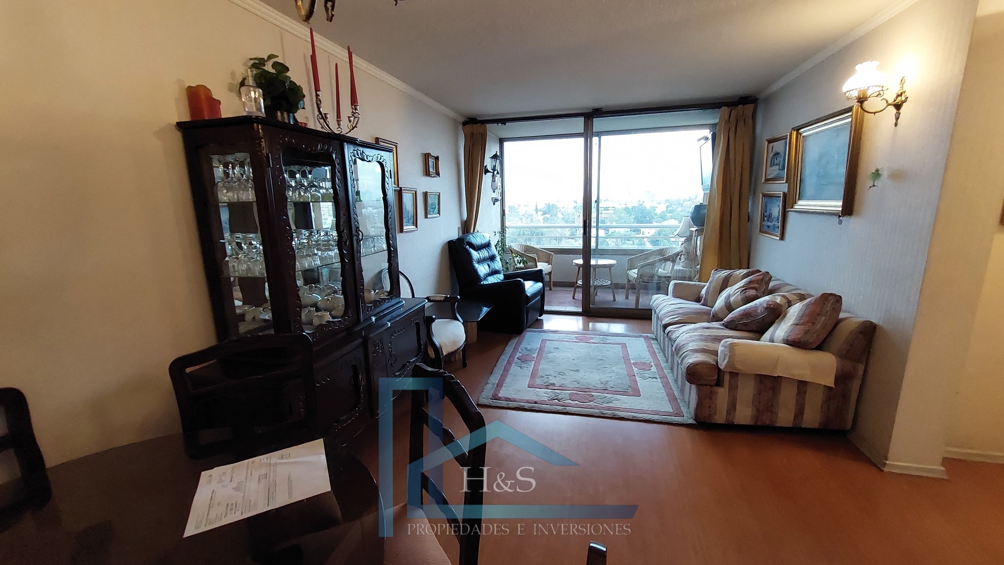 Vende Amplio Depto. En 8vo Piso.