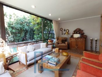 Vende Casa Aislada – En Condominio.