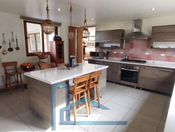 Venta Hermosa Casa 7 Dormitorios- Colina.