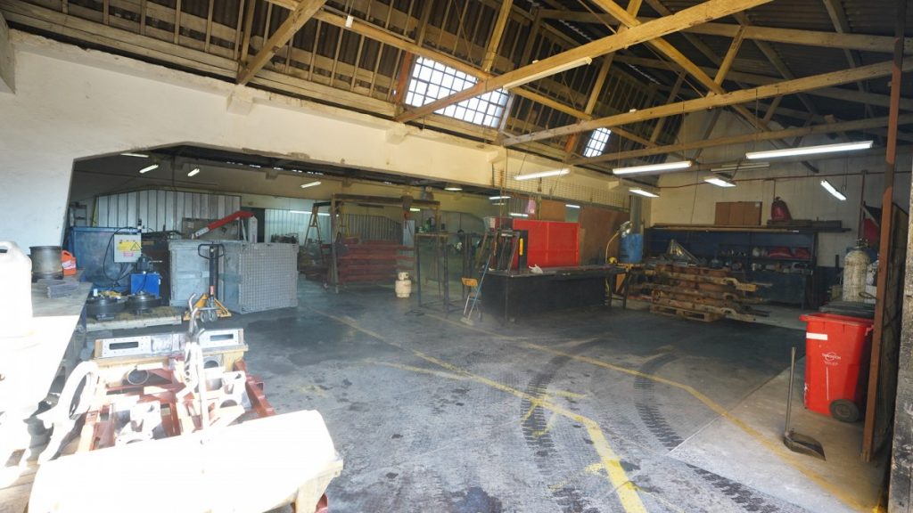Arriendo Galpón con oficinas.